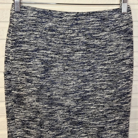 Ann Taylor Blue and Cream Knit Office Pencil Skirt, Women’s Size 4 - Picture 3 of 7